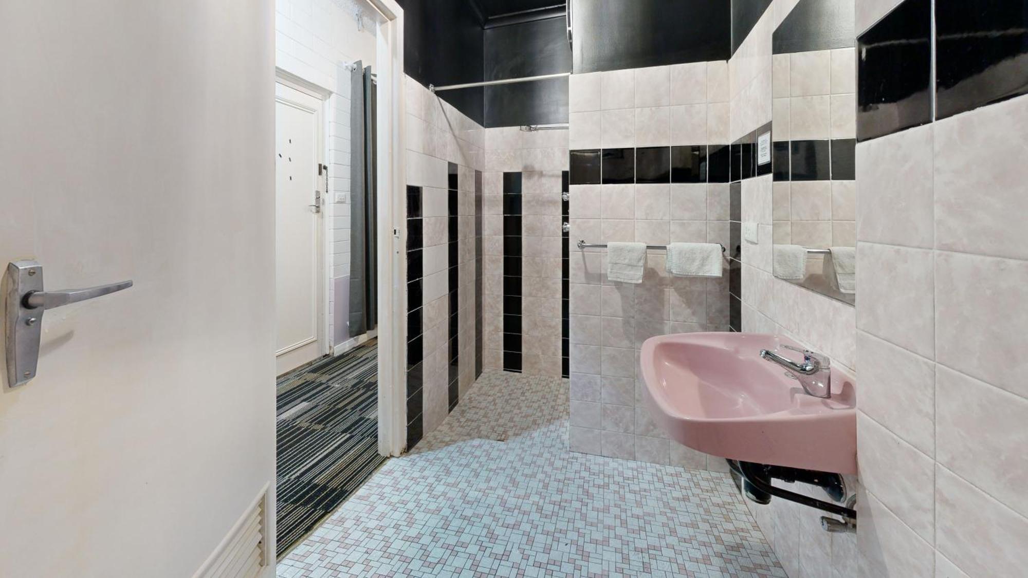 West End Motel & Backpackers Adelaide Bagian luar foto